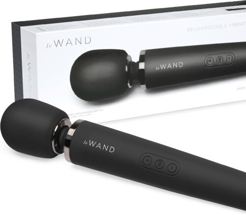 Le Wand black massager